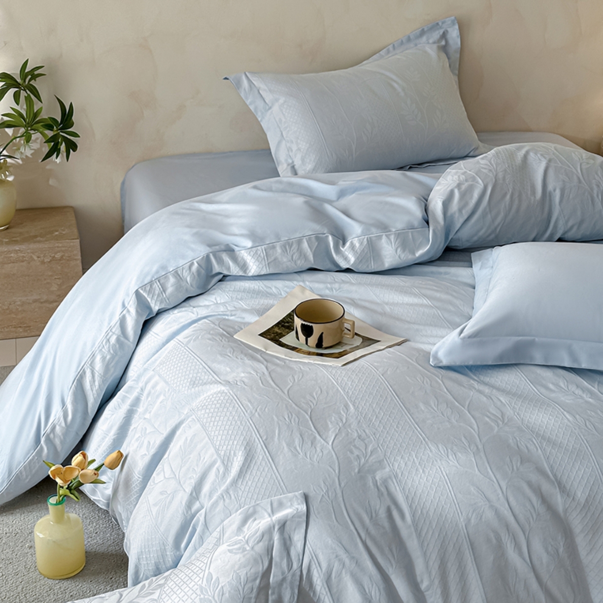 91家纺网 家纺一手货源 找家纺 莱茵家居 2026新款A类60支长绒棉纯棉提花贡缎大提花四件套光泽绸缎感轻奢风 湫波-蓝