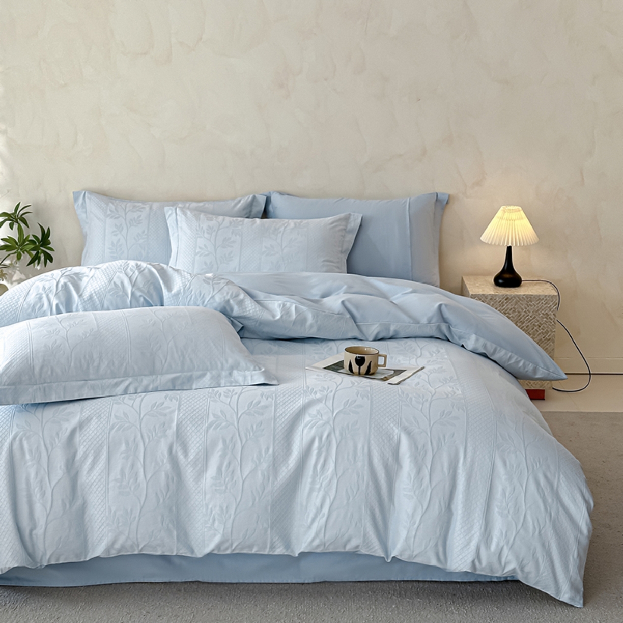 91家纺网 家纺一手货源 找家纺 莱茵家居 2026新款A类60支长绒棉纯棉提花贡缎大提花四件套光泽绸缎感轻奢风 湫波-蓝