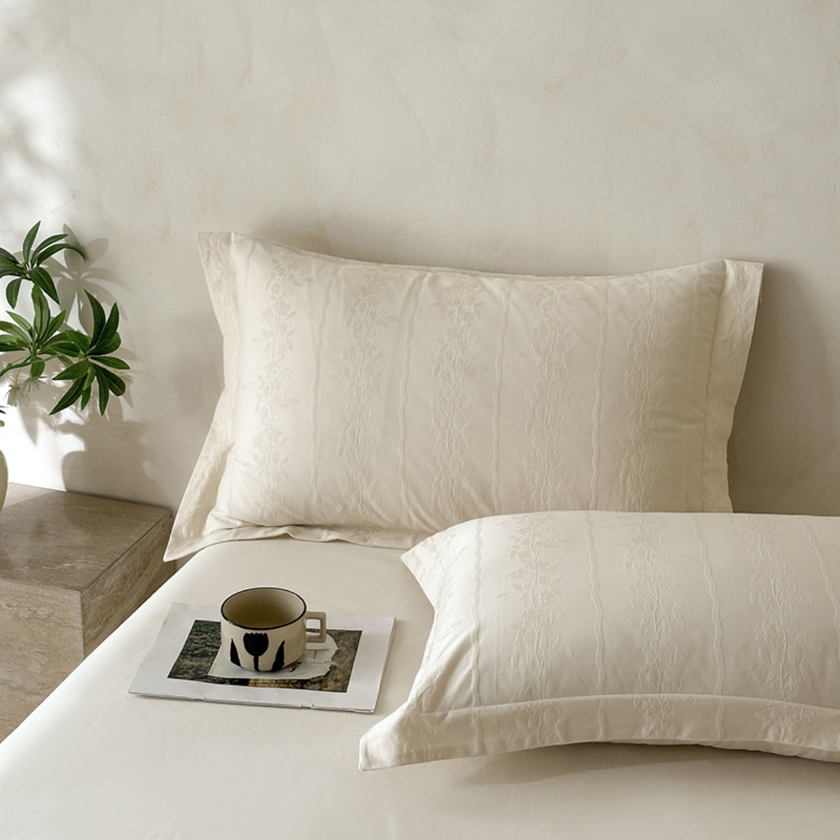 91家纺网 家纺一手货源 找家纺 莱茵家居 2026新款A类60支长绒棉纯棉提花贡缎大提花四件套光泽绸缎感轻奢风 丝涟-奶白