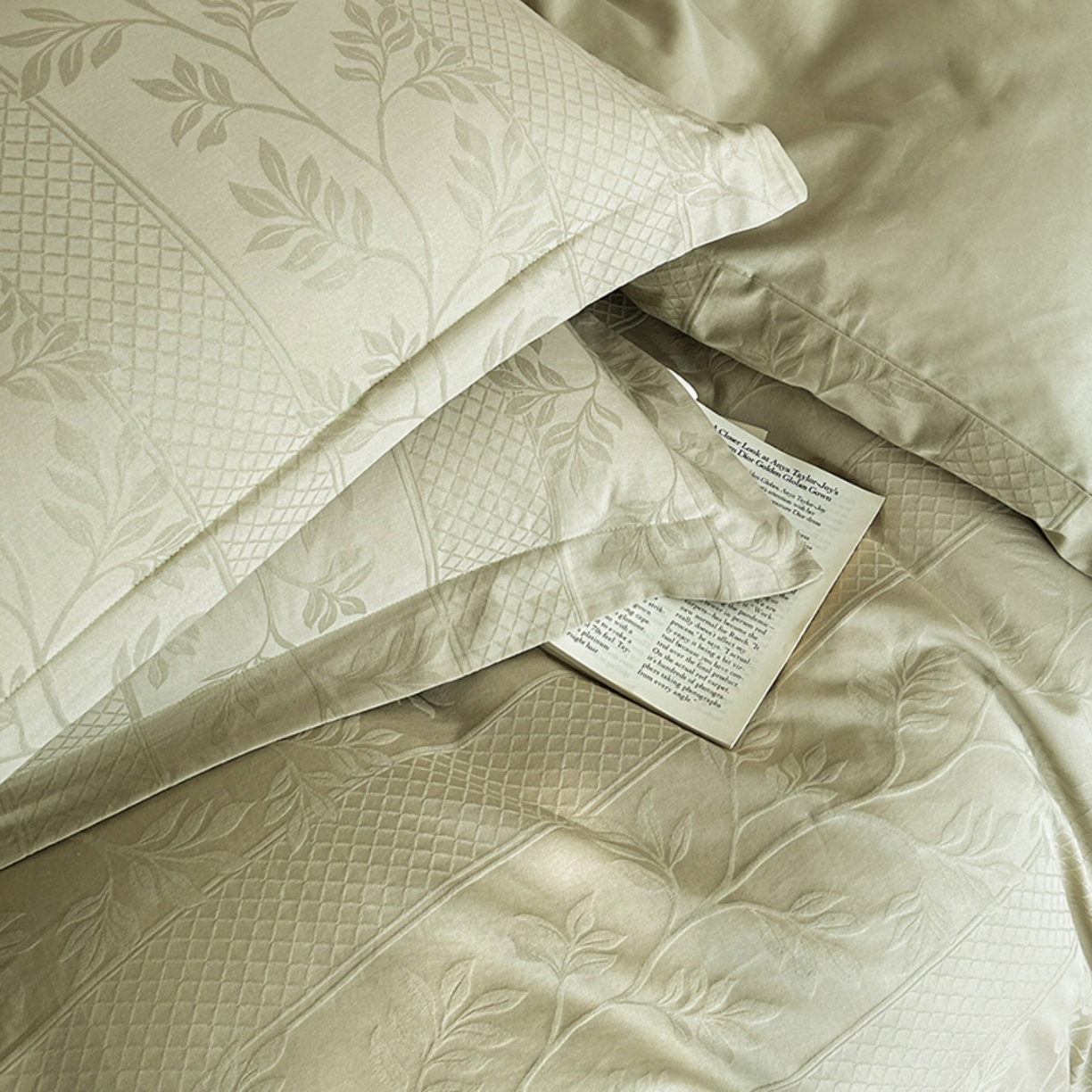 91家纺网 家纺一手货源 找家纺 莱茵家居 2026新款A类60支长绒棉纯棉提花贡缎大提花四件套光泽绸缎感轻奢风 湫波-绿