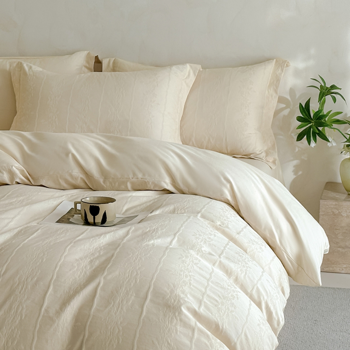 91家纺网 家纺一手货源 找家纺 莱茵家居 2026新款A类60支长绒棉纯棉提花贡缎大提花四件套光泽绸缎感轻奢风 丝涟-奶白