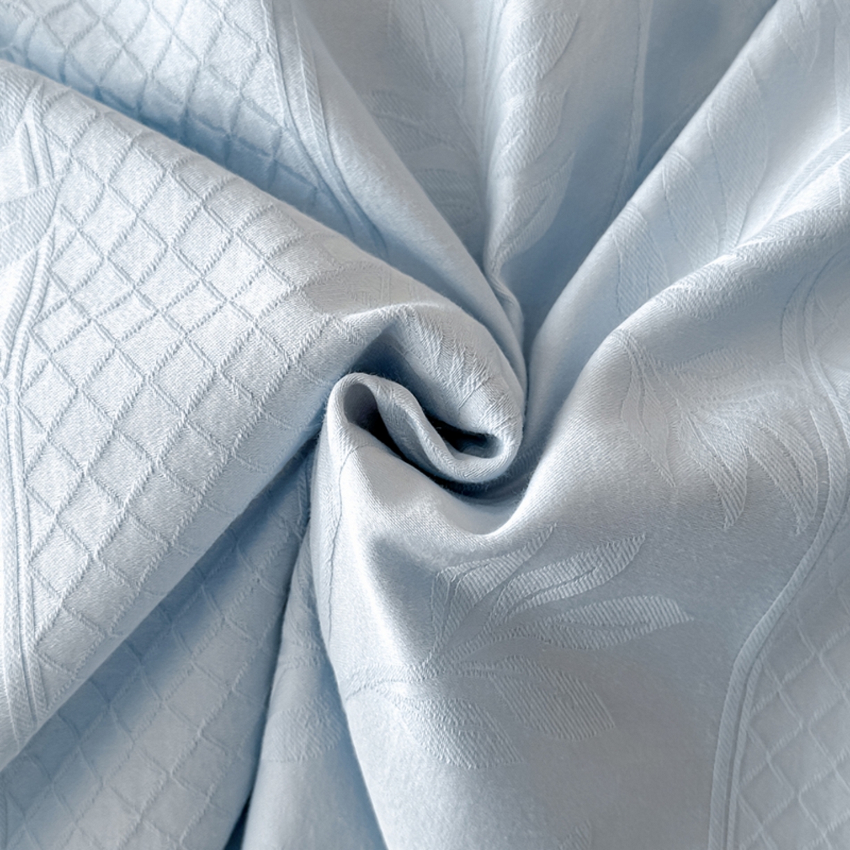 91家纺网 家纺一手货源 找家纺 莱茵家居 2026新款A类60支长绒棉纯棉提花贡缎大提花四件套光泽绸缎感轻奢风 湫波-蓝