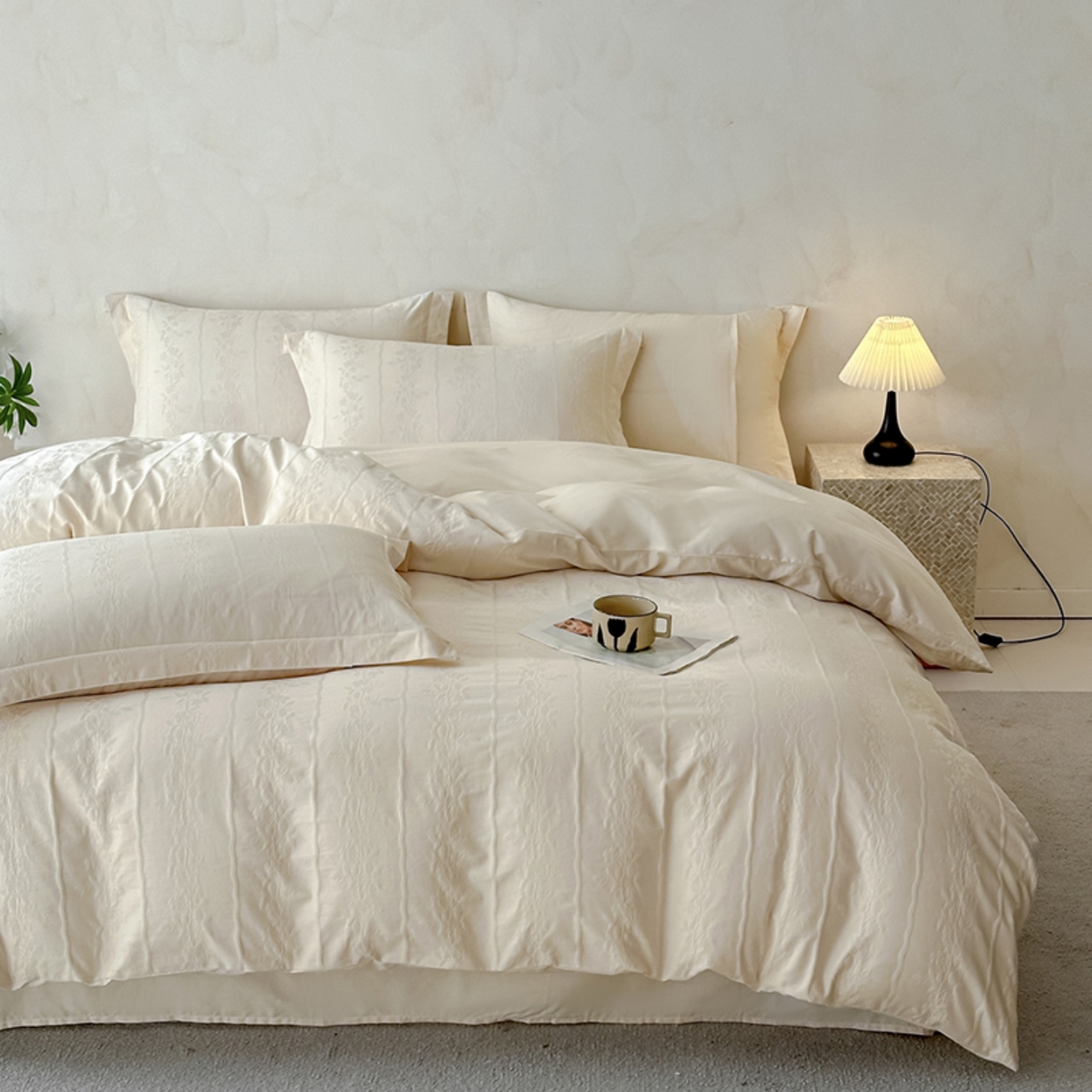 91家纺网 家纺一手货源 找家纺 莱茵家居 2026新款A类60支长绒棉纯棉提花贡缎大提花四件套光泽绸缎感轻奢风 丝涟-奶白