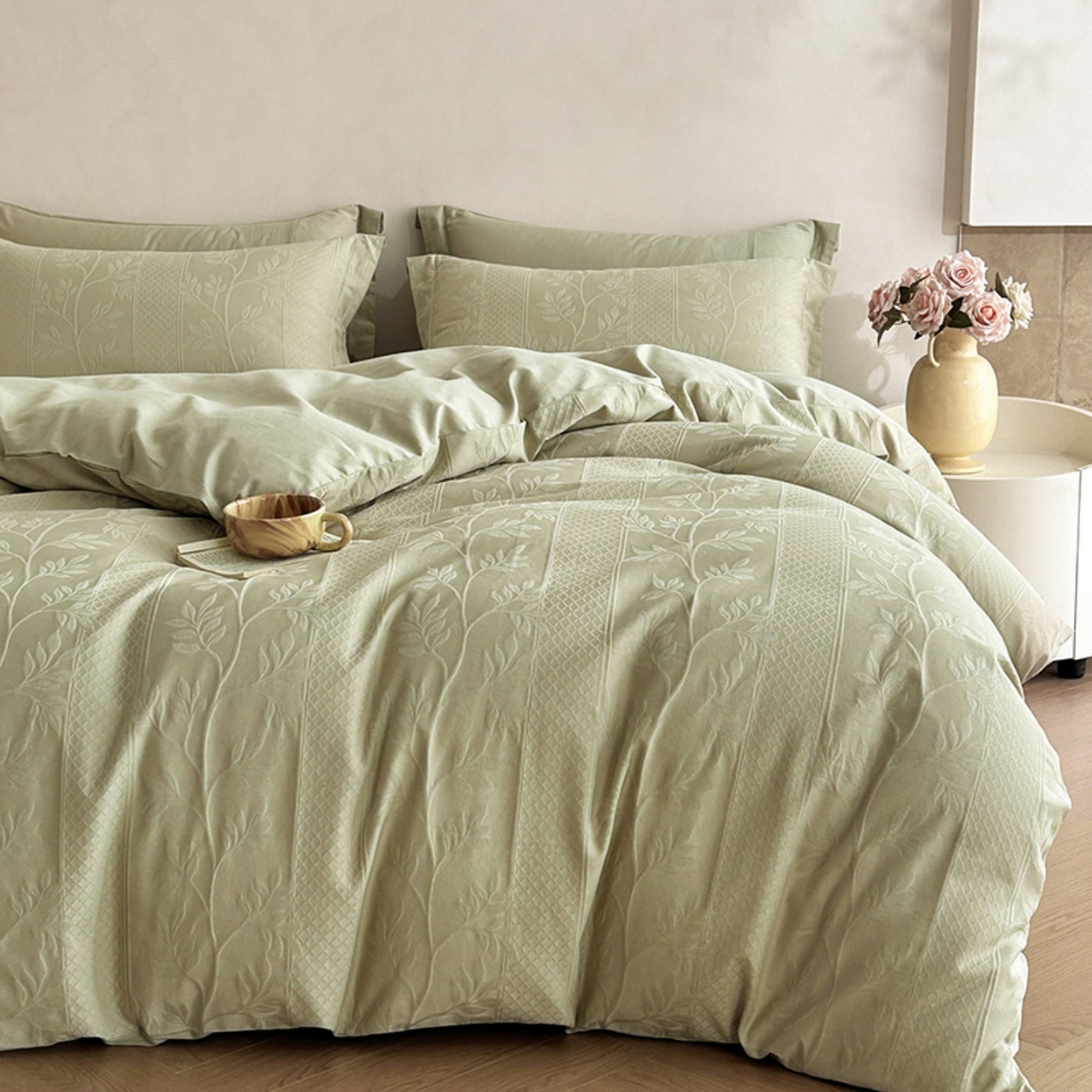 91家纺网 家纺一手货源 找家纺 莱茵家居 2026新款A类60支长绒棉纯棉提花贡缎大提花四件套光泽绸缎感轻奢风 湫波-绿