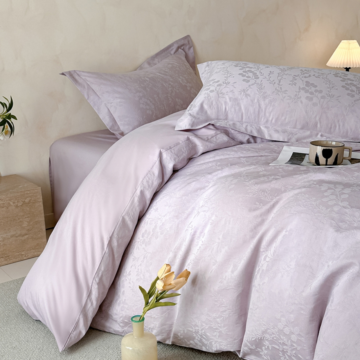 91家纺网 家纺一手货源 找家纺 莱茵家居 2026新款A类60支长绒棉纯棉提花贡缎大提花四件套光泽绸缎感轻奢风 缃影-紫