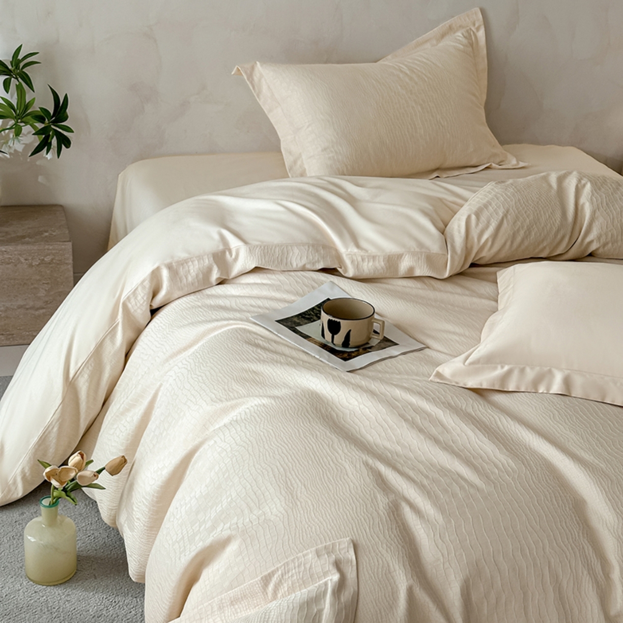 91家纺网 家纺一手货源 找家纺 莱茵家居 2026新款A类60支长绒棉纯棉提花贡缎大提花四件套光泽绸缎感轻奢风 素简-奶白