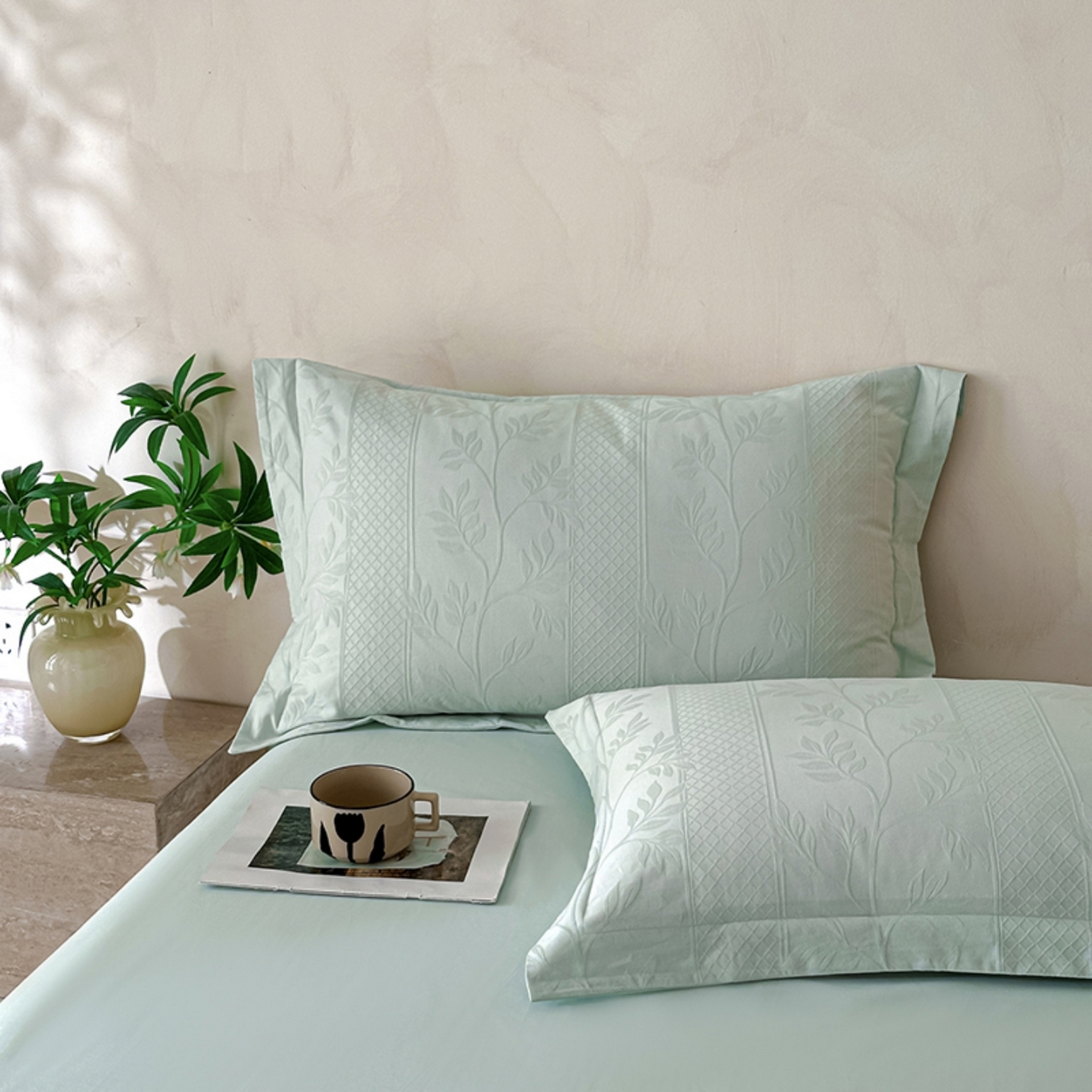 91家纺网 家纺一手货源 找家纺 莱茵家居 2026新款A类60支长绒棉纯棉提花贡缎大提花四件套光泽绸缎感轻奢风 湫波-青提