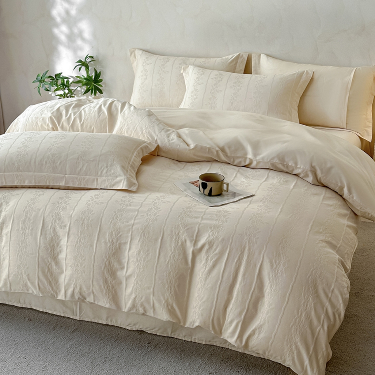 91家纺网 家纺一手货源 找家纺 莱茵家居 2026新款A类60支长绒棉纯棉提花贡缎大提花四件套光泽绸缎感轻奢风 丝涟-奶白