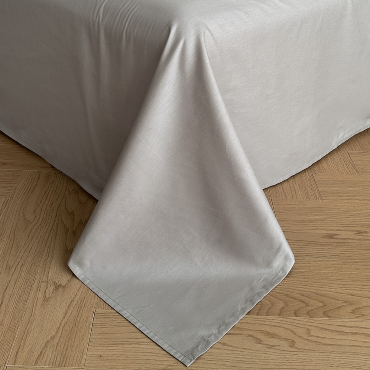 91家纺网 家纺一手货源 找家纺 莱茵家居 2026新款A类60支长绒棉纯棉提花贡缎大提花四件套光泽绸缎感轻奢风 枝漫‌-灰