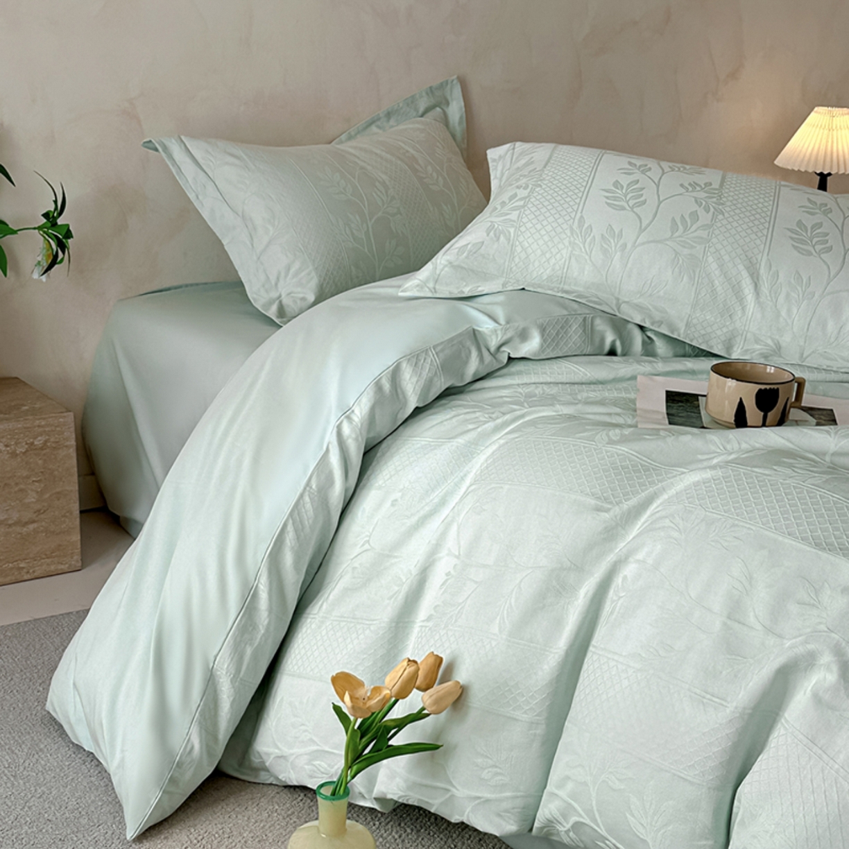 91家纺网 家纺一手货源 找家纺 莱茵家居 2026新款A类60支长绒棉纯棉提花贡缎大提花四件套光泽绸缎感轻奢风 湫波-青提