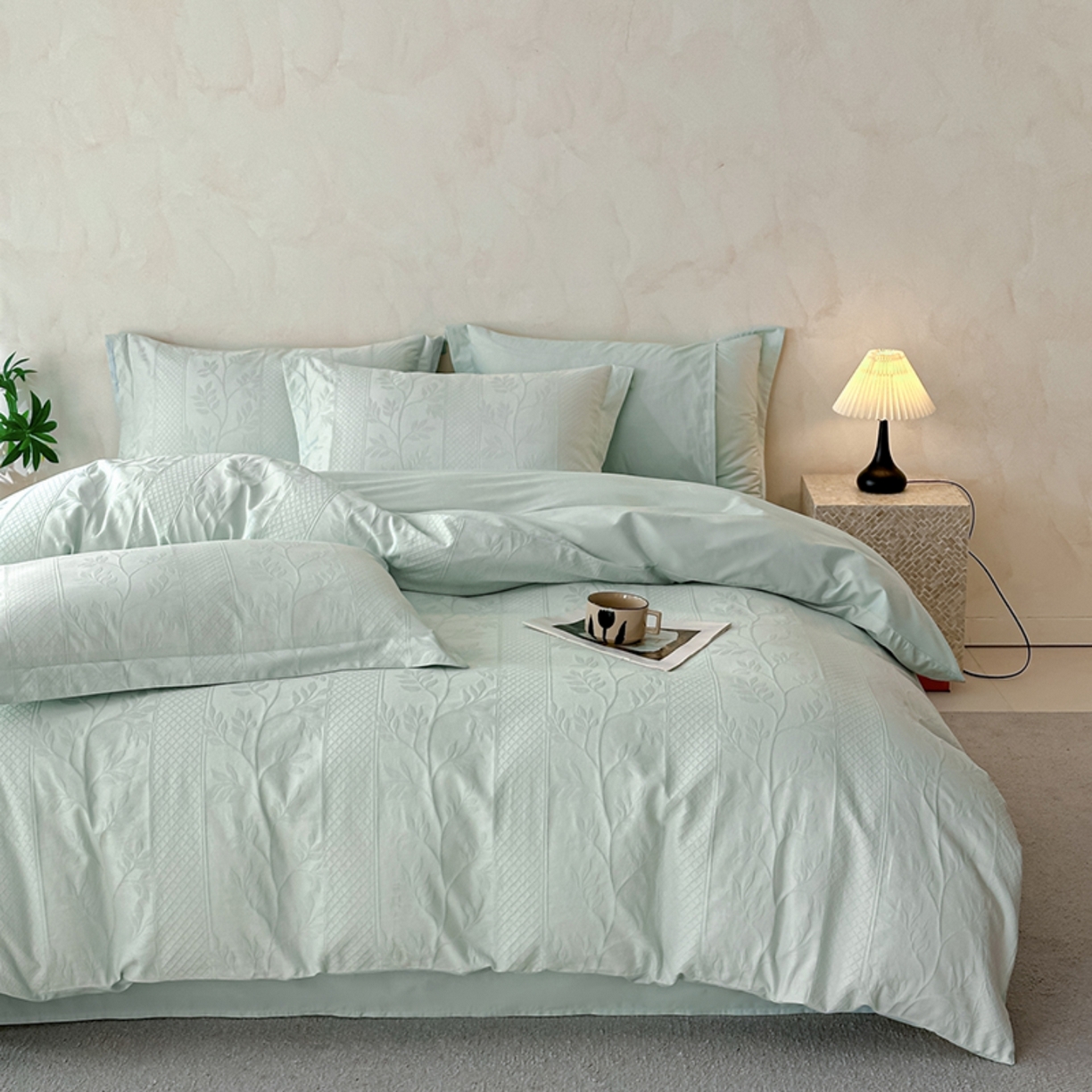 91家纺网 家纺一手货源 找家纺 莱茵家居 2026新款A类60支长绒棉纯棉提花贡缎大提花四件套光泽绸缎感轻奢风 湫波-青提