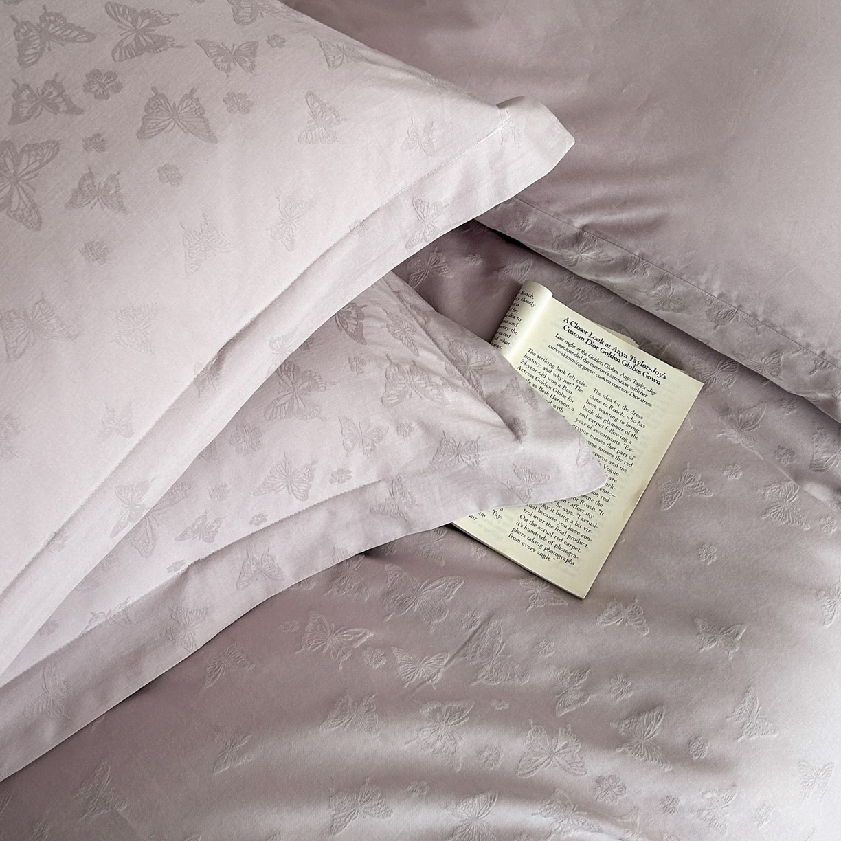 91家纺网 家纺一手货源 找家纺 莱茵家居 2026新款A类60支长绒棉纯棉提花贡缎大提花四件套光泽绸缎感轻奢风 花漪-紫