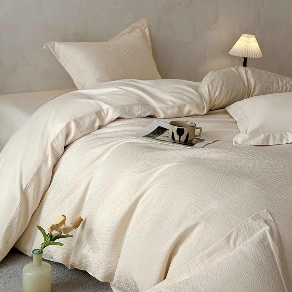 91家纺网 家纺一手货源 找家纺 莱茵家居 2026新款A类60支长绒棉纯棉提花贡缎大提花四件套光泽绸缎感轻奢风 素简-奶白