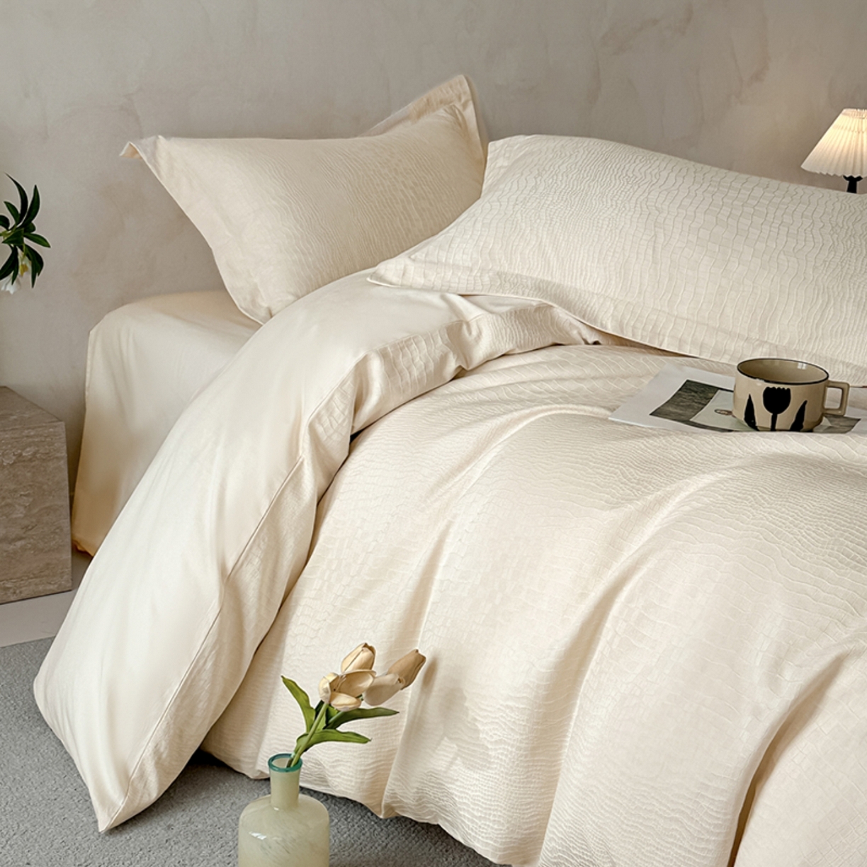 91家纺网 家纺一手货源 找家纺 莱茵家居 2026新款A类60支长绒棉纯棉提花贡缎大提花四件套光泽绸缎感轻奢风 素简-奶白