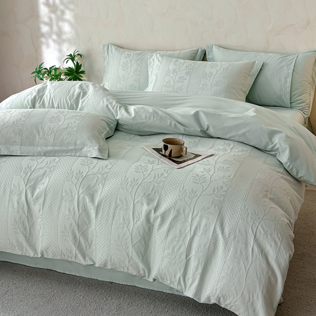 91家纺网 家纺一手货源 找家纺 莱茵家居 2026新款A类60支长绒棉纯棉提花贡缎大提花四件套光泽绸缎感轻奢风 湫波-青提