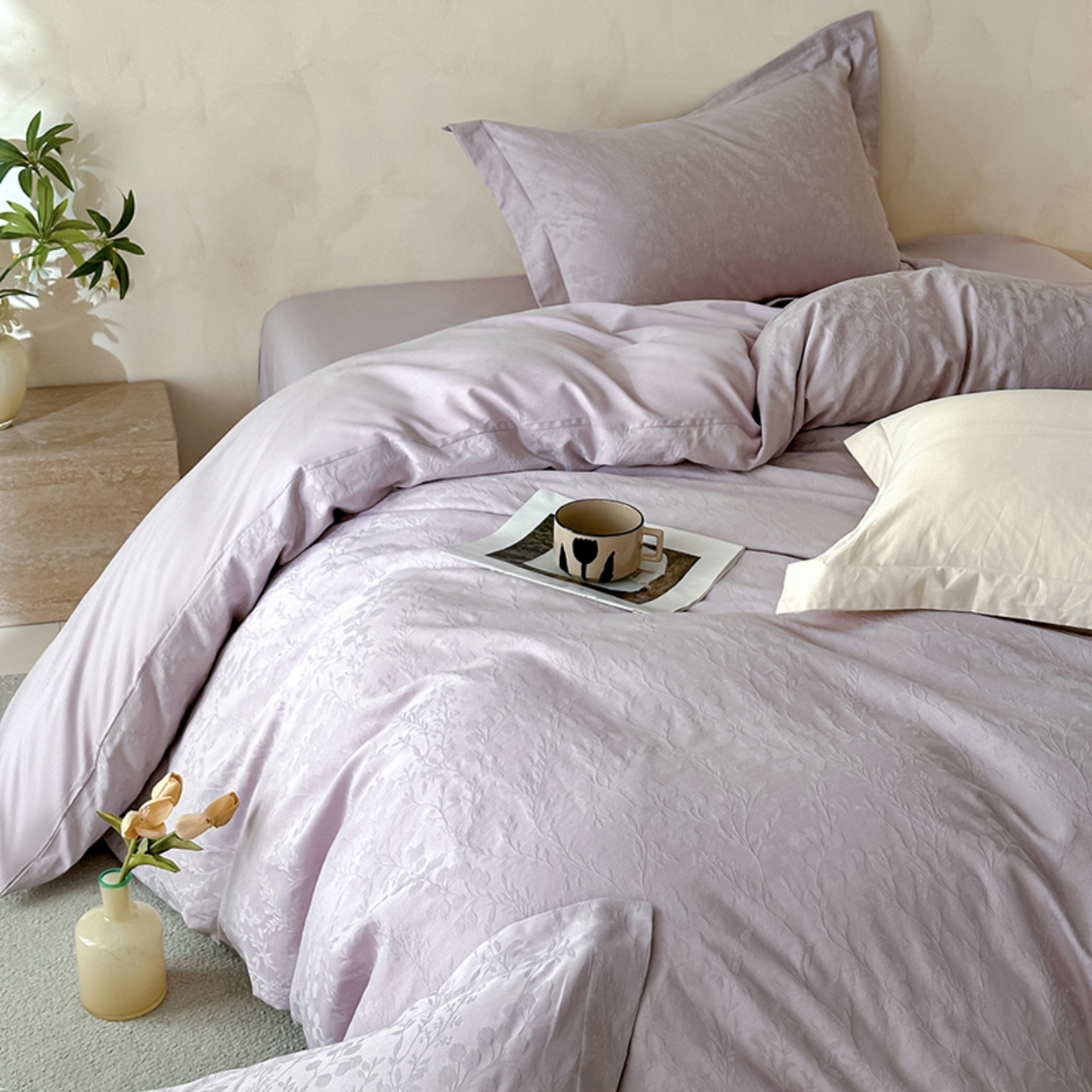 91家纺网 家纺一手货源 找家纺 莱茵家居 2026新款A类60支长绒棉纯棉提花贡缎大提花四件套光泽绸缎感轻奢风 缃影-紫