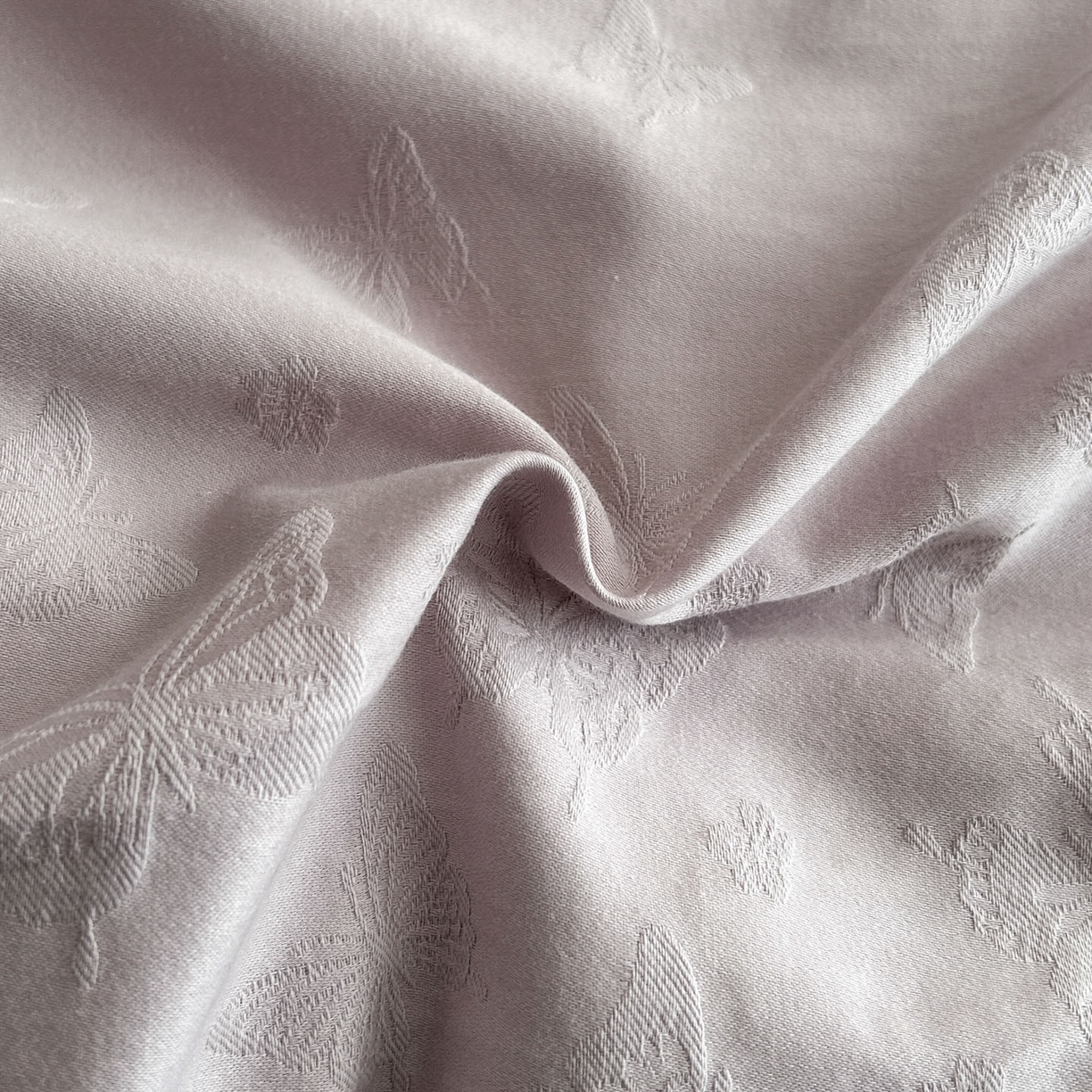 91家纺网 家纺一手货源 找家纺 莱茵家居 2026新款A类60支长绒棉纯棉提花贡缎大提花四件套光泽绸缎感轻奢风 花漪-紫