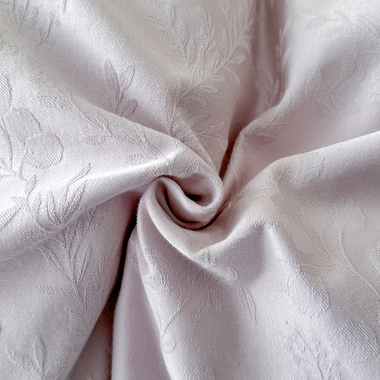 91家纺网 家纺一手货源 找家纺 莱茵家居 2026新款A类60支长绒棉纯棉提花贡缎大提花四件套光泽绸缎感轻奢风 缃影-紫