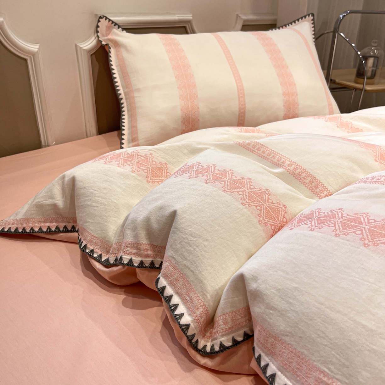 91家纺网 家纺一手货源 找家纺 （总）莱茵家居 2026新款A类全棉纯棉色织大提花贝壳边四件套-序语松间系列