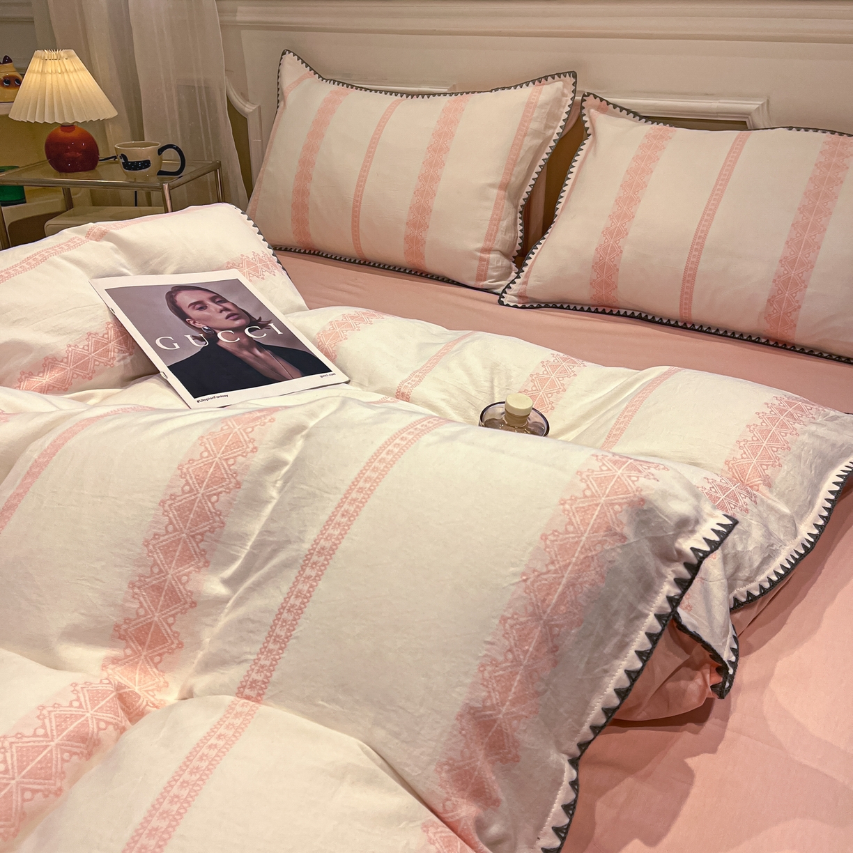 91家纺网 家纺一手货源 找家纺 （总）莱茵家居 2026新款A类全棉纯棉色织大提花贝壳边四件套-序语松间系列