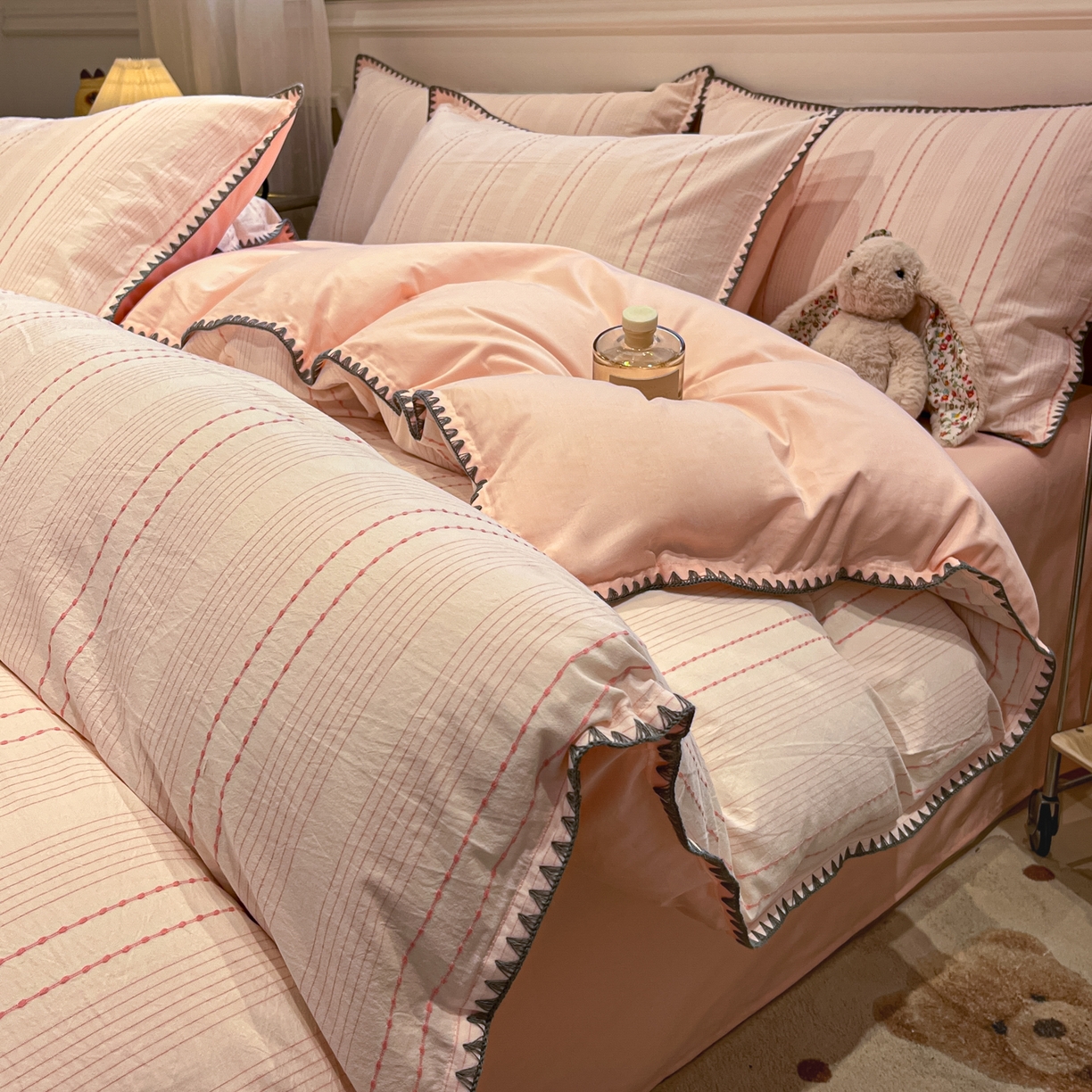 91家纺网 家纺一手货源 找家纺 （总）莱茵家居 2026新款A类全棉纯棉色织大提花贝壳边四件套-序语松间系列