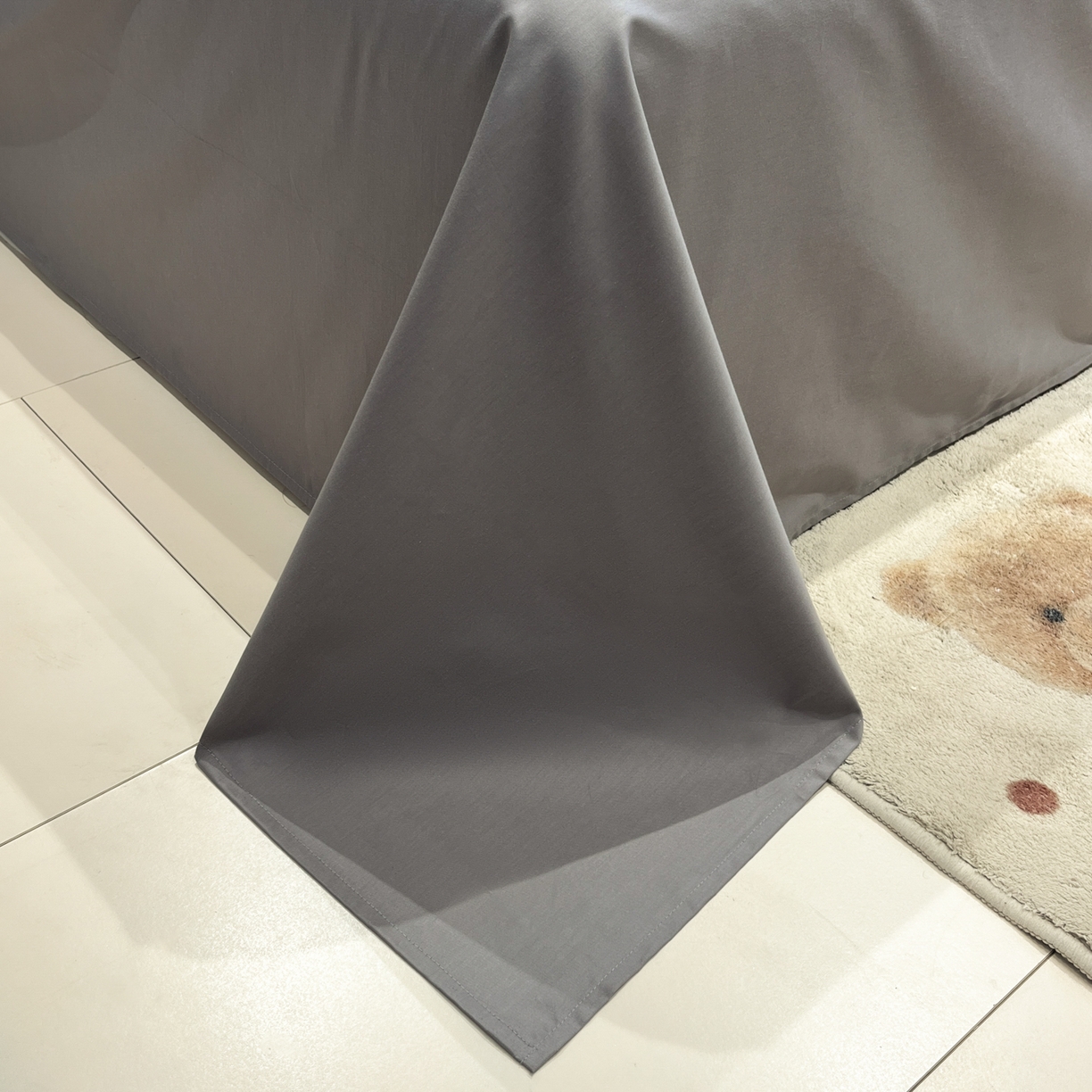 91家纺网 家纺一手货源 找家纺 莱茵家居 2026新款A类全棉纯棉色织大提花贝壳边四件套-序语松间系列 松间-灰