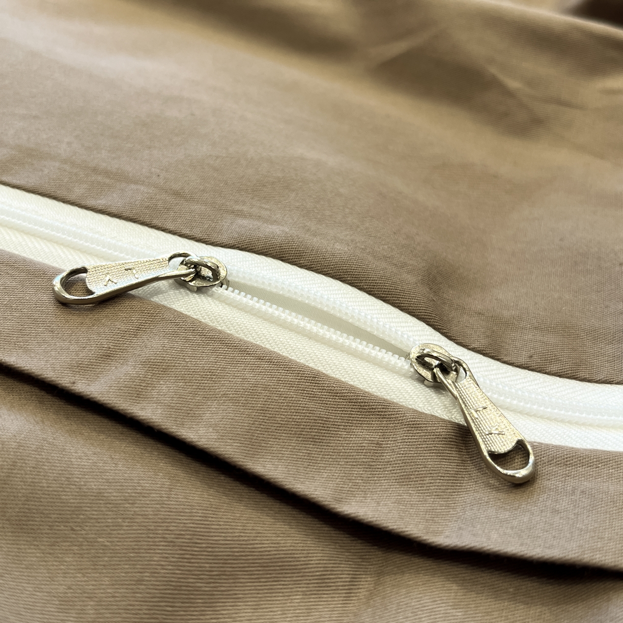 91家纺网 家纺一手货源 找家纺 莱茵家居 2026新款A类全棉纯棉色织大提花贝壳边四件套-序语松间系列 序语-咖