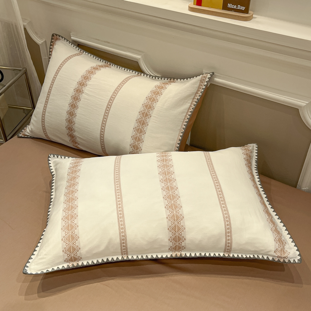 91家纺网 家纺一手货源 找家纺 莱茵家居 2026新款A类全棉纯棉色织大提花贝壳边四件套-序语松间系列 松间-棕