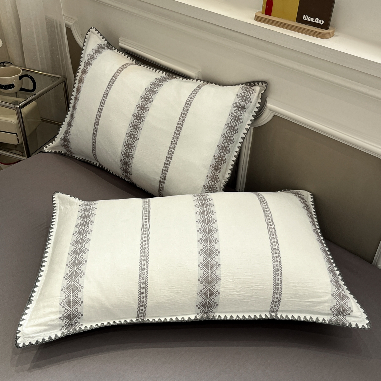 91家纺网 家纺一手货源 找家纺 莱茵家居 2026新款A类全棉纯棉色织大提花贝壳边四件套-序语松间系列 松间-灰