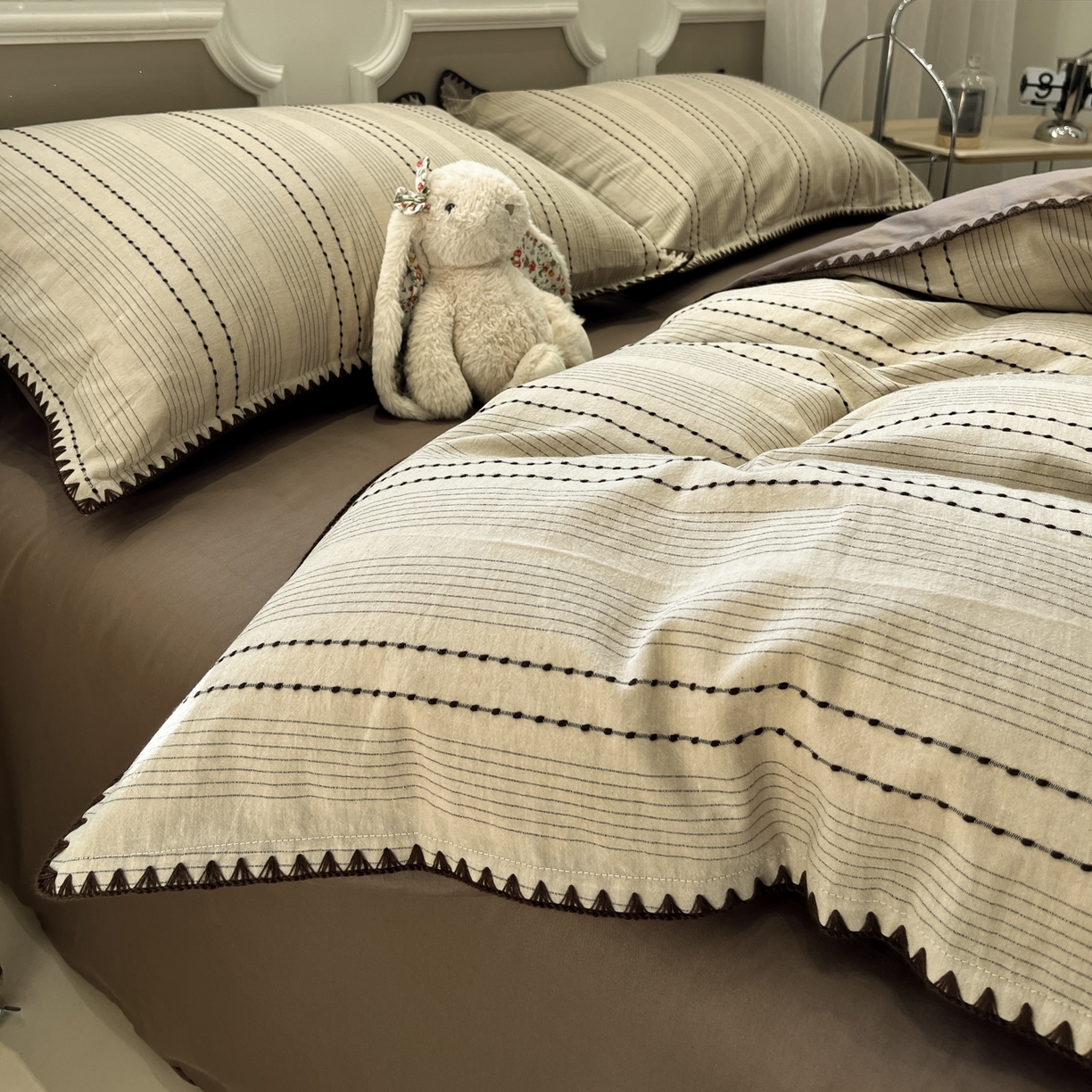 91家纺网 家纺一手货源 找家纺 莱茵家居 2026新款A类全棉纯棉色织大提花贝壳边四件套-序语松间系列 序语-咖