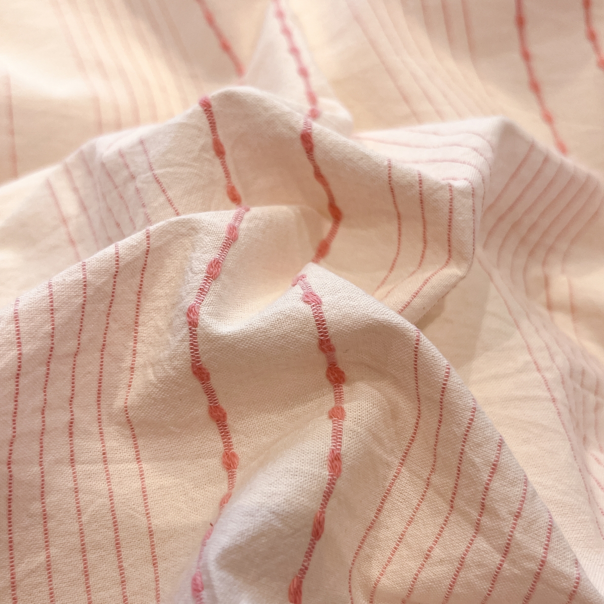 91家纺网 家纺一手货源 找家纺 莱茵家居 2026新款A类全棉纯棉色织大提花贝壳边四件套-序语松间系列 序语-粉