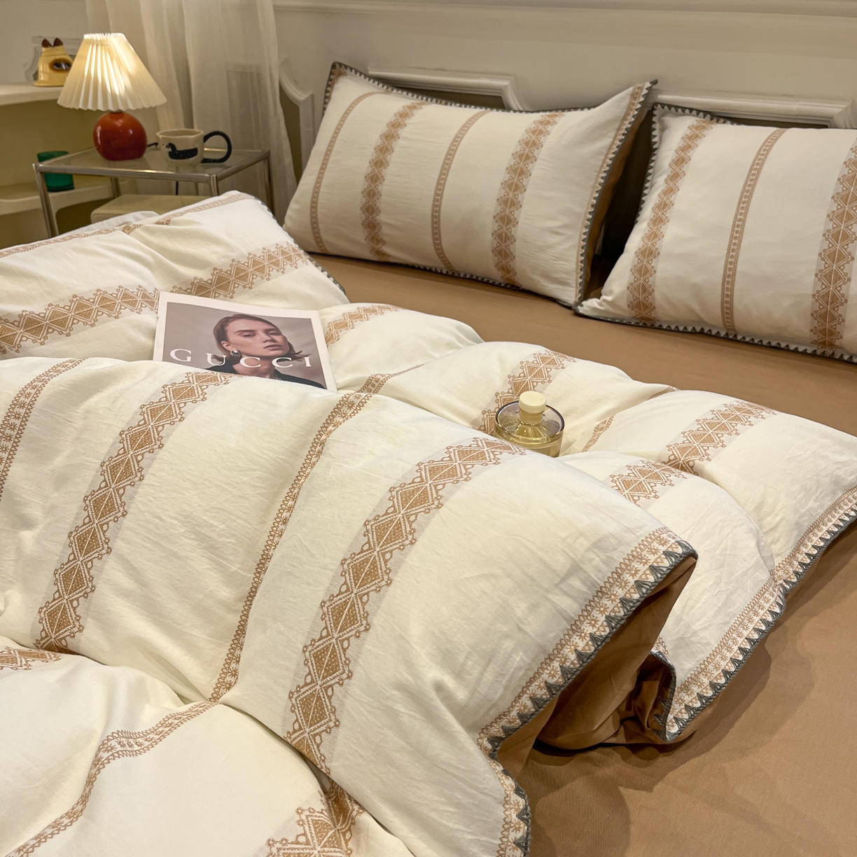 91家纺网 家纺一手货源 找家纺 莱茵家居 2026新款A类全棉纯棉色织大提花贝壳边四件套-序语松间系列 松间-棕