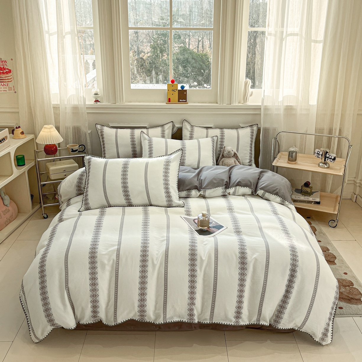 91家纺网 家纺一手货源 找家纺 莱茵家居 2026新款A类全棉纯棉色织大提花贝壳边四件套-序语松间系列 松间-灰