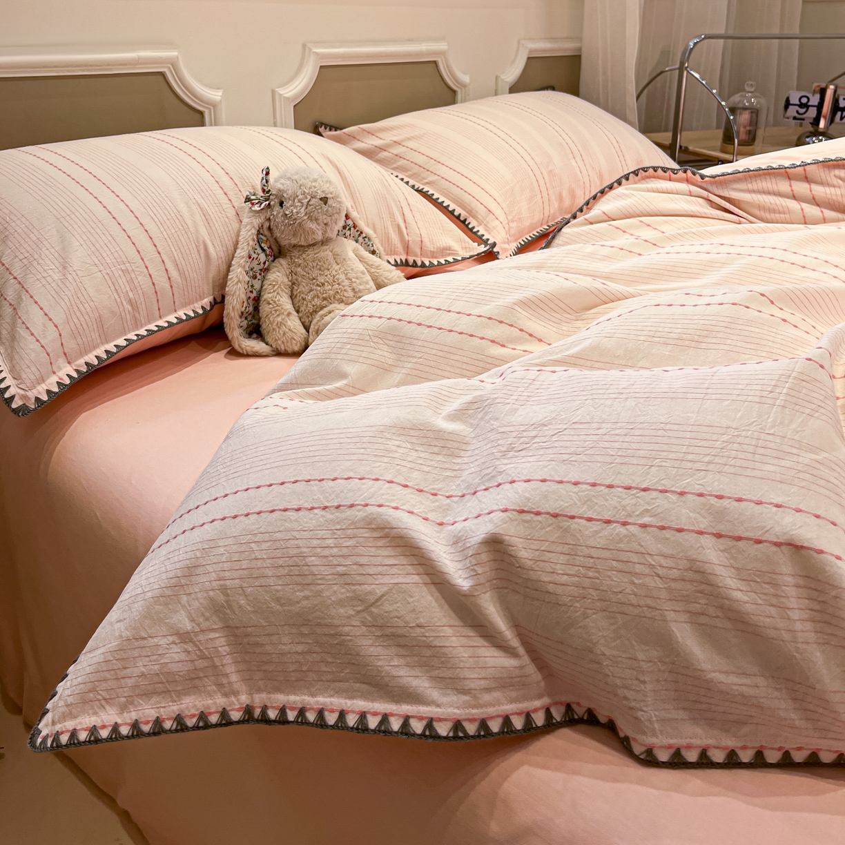 91家纺网 家纺一手货源 找家纺 莱茵家居 2026新款A类全棉纯棉色织大提花贝壳边四件套-序语松间系列 序语-粉