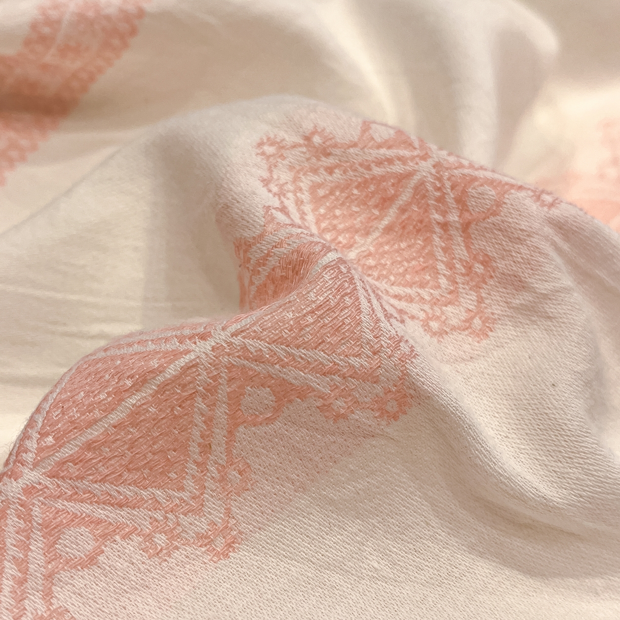 91家纺网 家纺一手货源 找家纺 莱茵家居 2026新款A类全棉纯棉色织大提花贝壳边四件套-序语松间系列 松间-粉