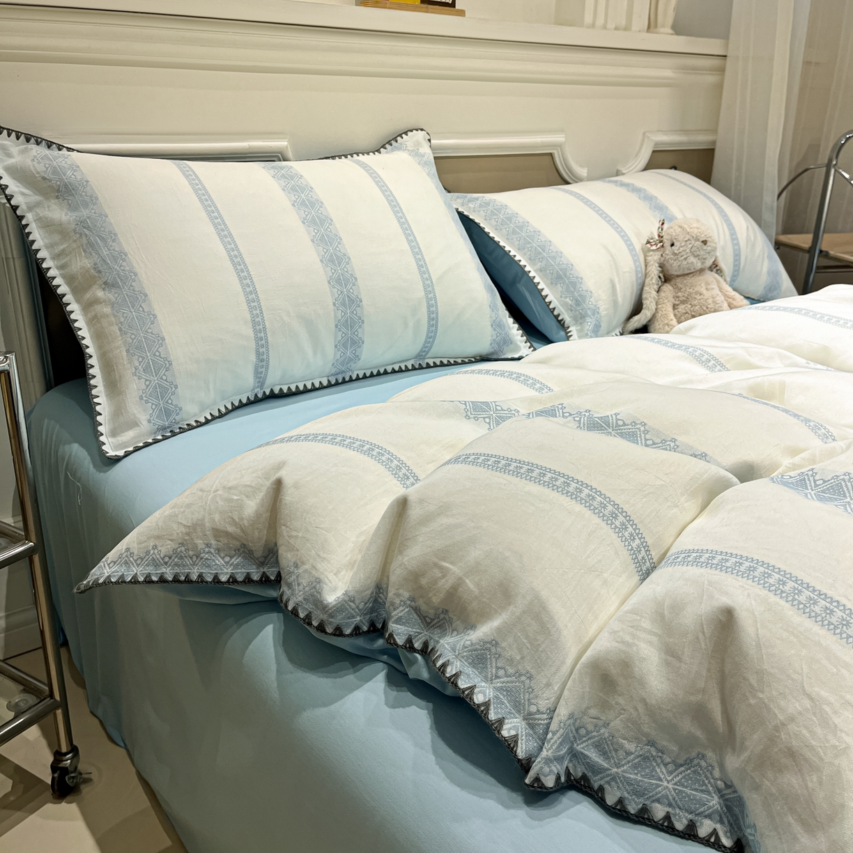 91家纺网 家纺一手货源 找家纺 莱茵家居 2026新款A类全棉纯棉色织大提花贝壳边四件套-序语松间系列 松间-蓝