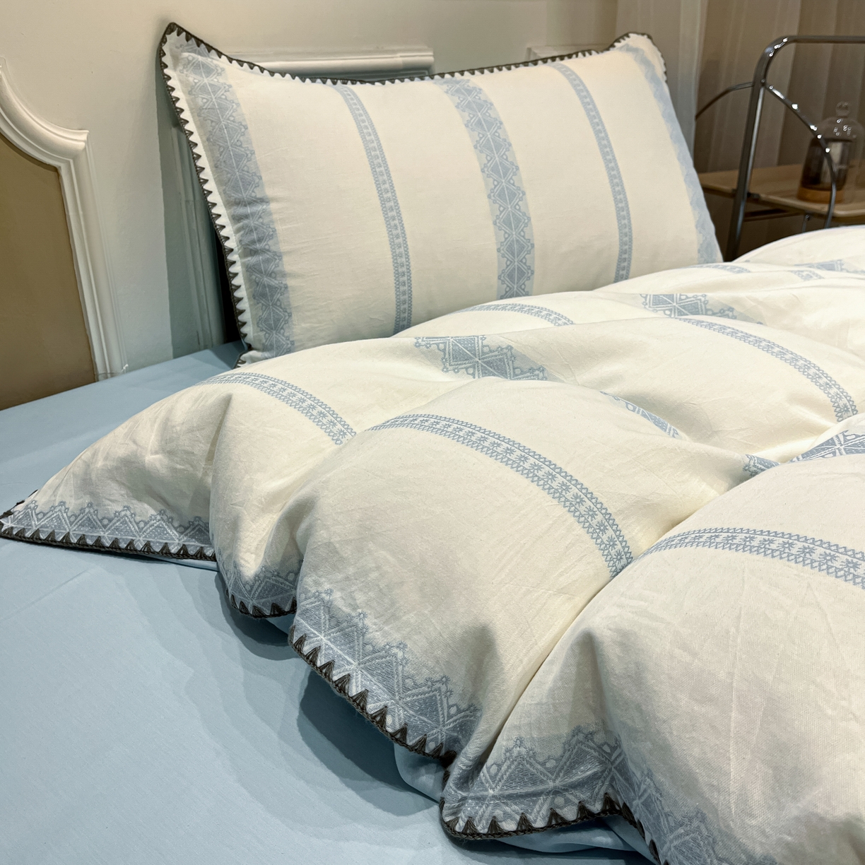 91家纺网 家纺一手货源 找家纺 莱茵家居 2026新款A类全棉纯棉色织大提花贝壳边四件套-序语松间系列 松间-蓝