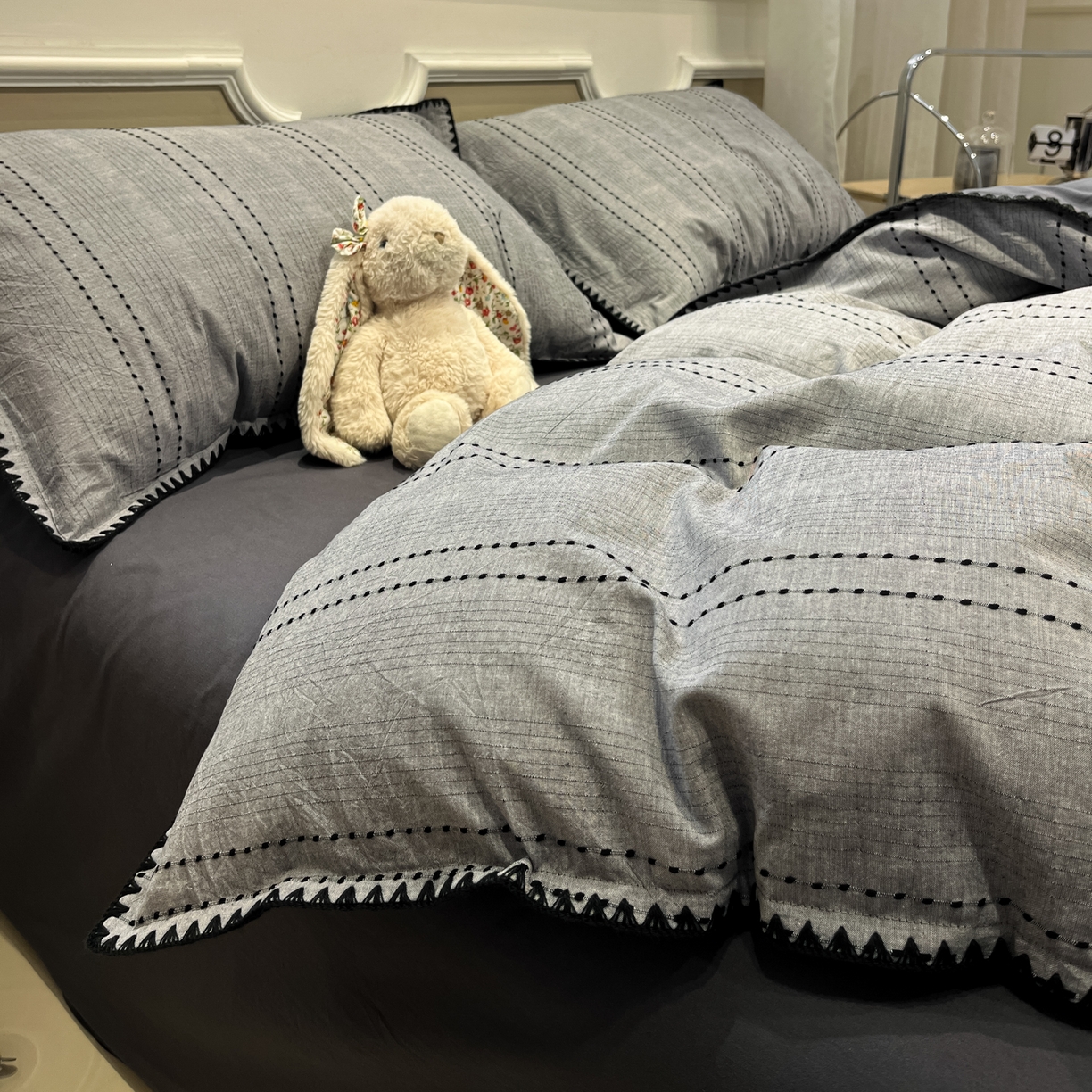 91家纺网 家纺一手货源 找家纺 莱茵家居 2026新款A类全棉纯棉色织大提花贝壳边四件套-序语松间系列 序语-灰