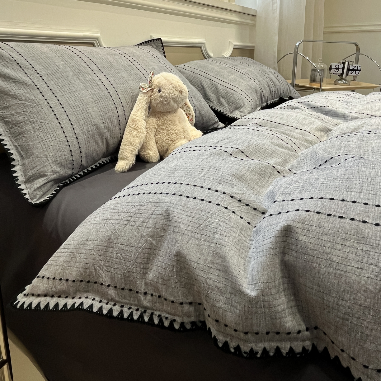 91家纺网 家纺一手货源 找家纺 莱茵家居 2026新款A类全棉纯棉色织大提花贝壳边四件套-序语松间系列 序语-灰