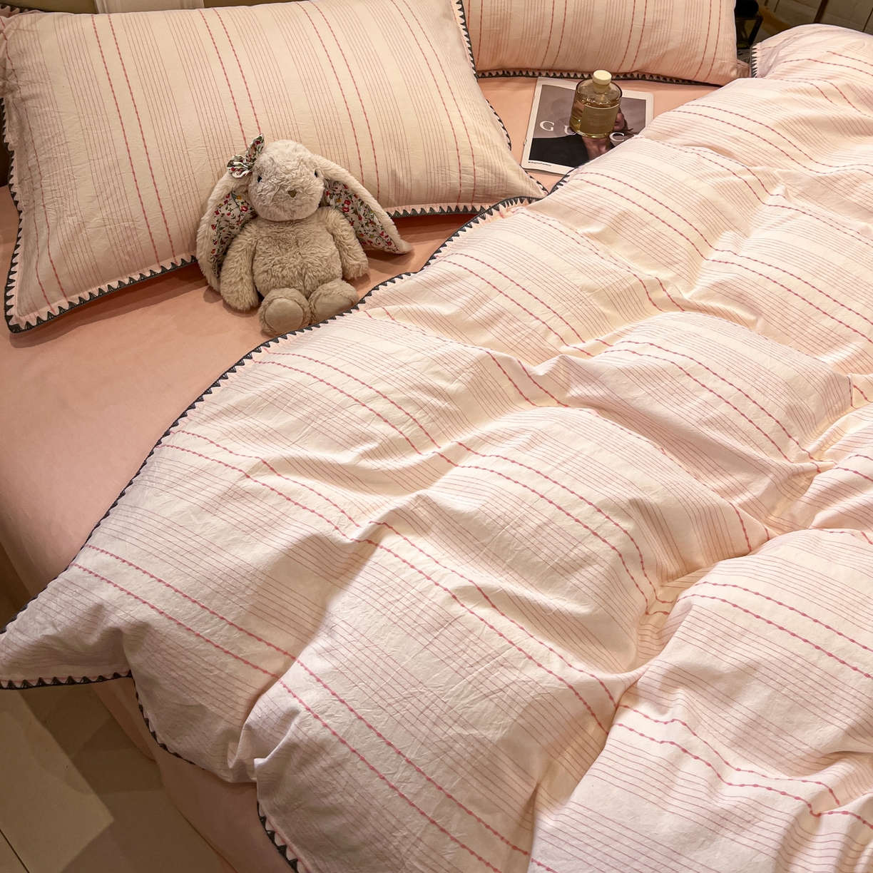 91家纺网 家纺一手货源 找家纺 莱茵家居 2026新款A类全棉纯棉色织大提花贝壳边四件套-序语松间系列 序语-粉