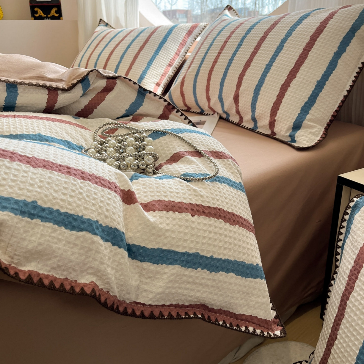 91家纺网 家纺一手货源 找家纺 莱茵家居 2026新款A类全棉华夫格印花贝壳边套件-华夫系列 华夫-白巧