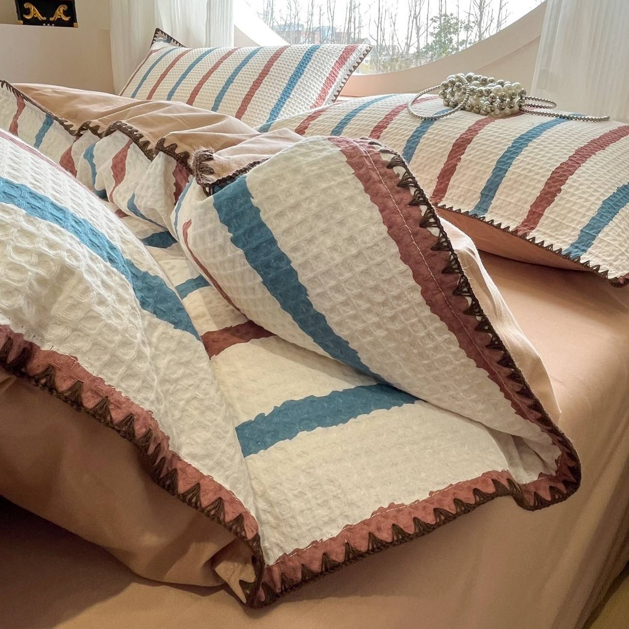 91家纺网 家纺一手货源 找家纺 莱茵家居 2026新款A类全棉华夫格印花贝壳边套件-华夫系列 华夫-白巧