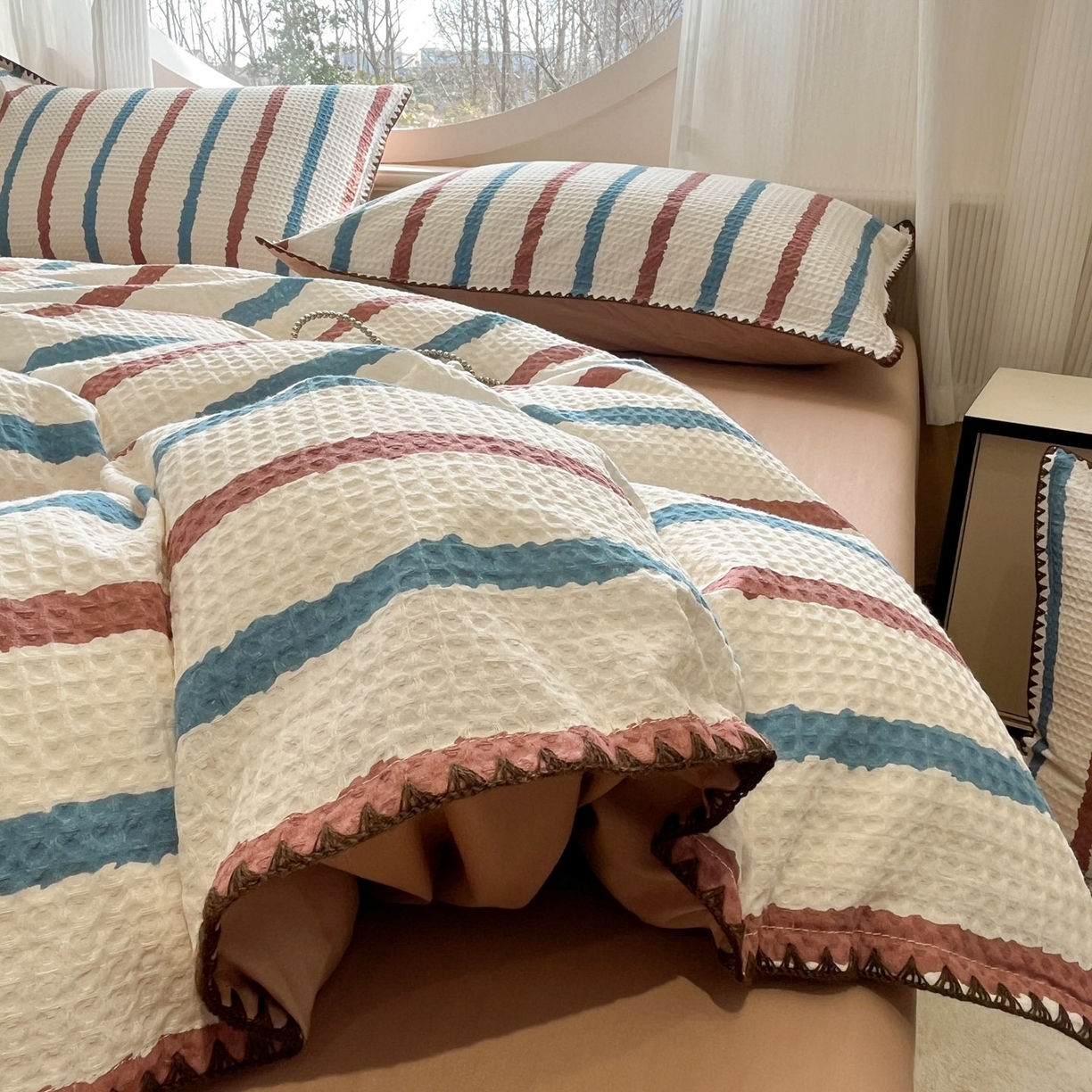 91家纺网 家纺一手货源 找家纺 莱茵家居 2026新款A类全棉华夫格印花贝壳边套件-华夫系列 华夫-白巧