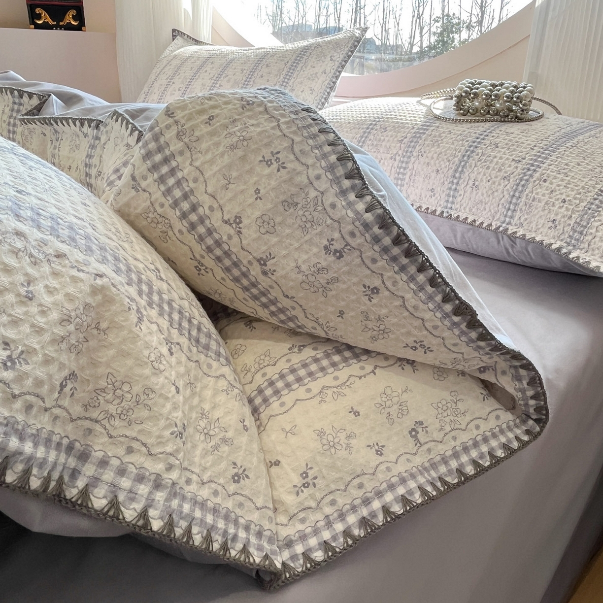 91家纺网 家纺一手货源 找家纺 莱茵家居 2026新款A类全棉华夫格印花贝壳边套件-华夫系列 华夫-丁香