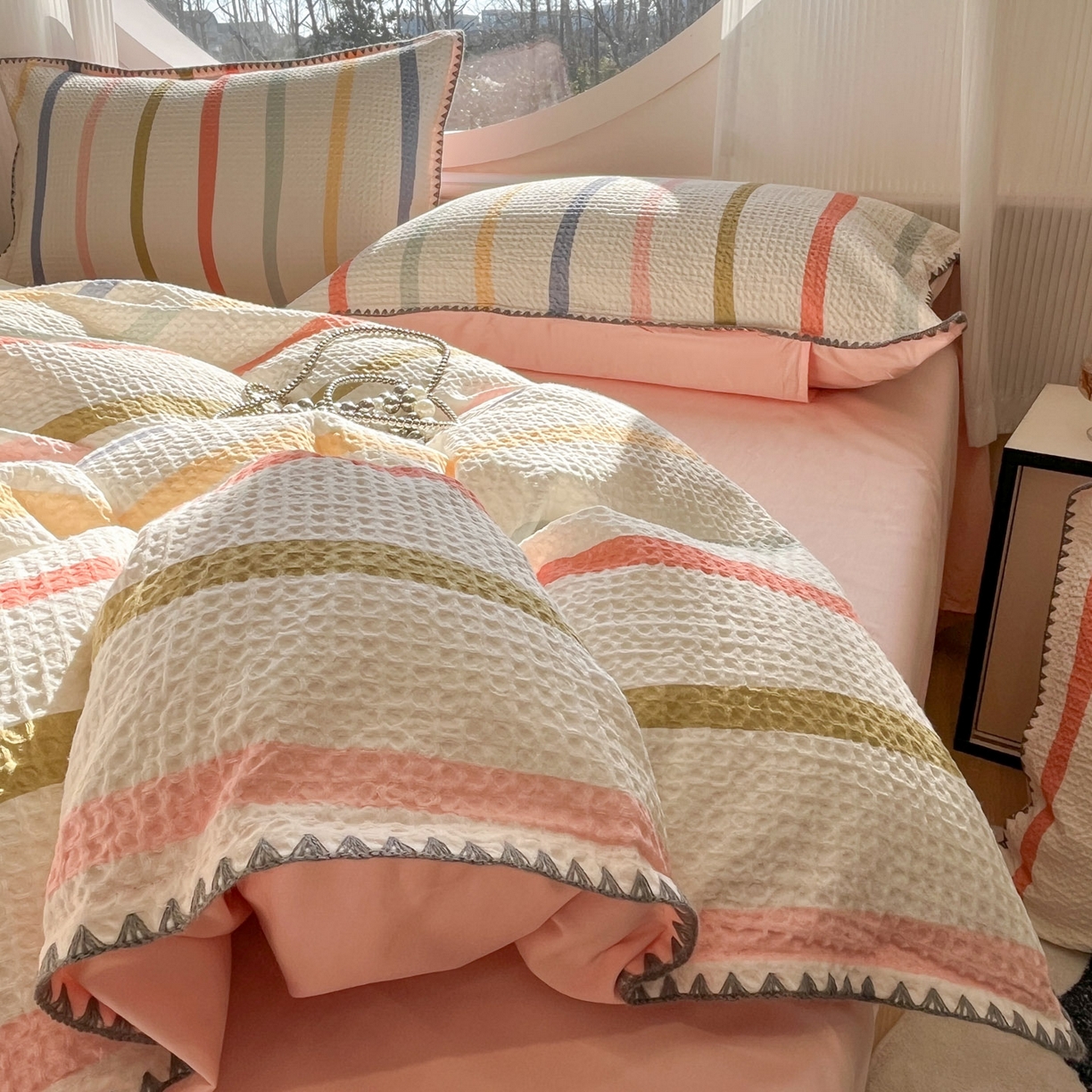 91家纺网 家纺一手货源 找家纺 莱茵家居 2026新款A类全棉华夫格印花贝壳边套件-华夫系列 华夫-枫糖粉