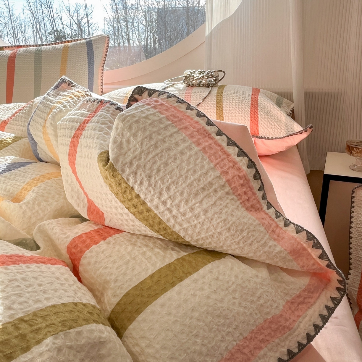 91家纺网 家纺一手货源 找家纺 莱茵家居 2026新款A类全棉华夫格印花贝壳边套件-华夫系列 华夫-枫糖粉