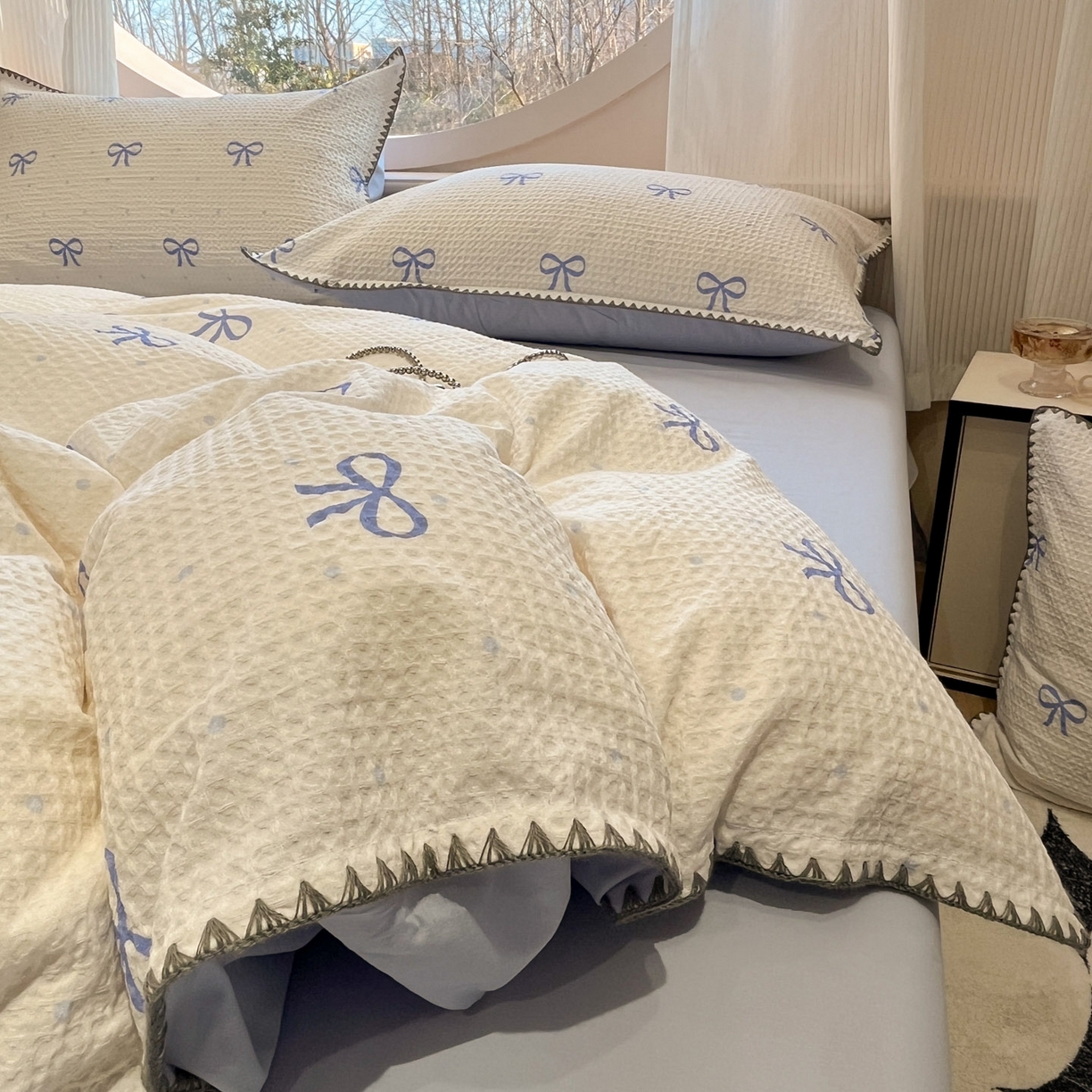 91家纺网 家纺一手货源 找家纺 莱茵家居 2026新款A类全棉华夫格印花贝壳边套件-华夫系列 华夫-蓝铃