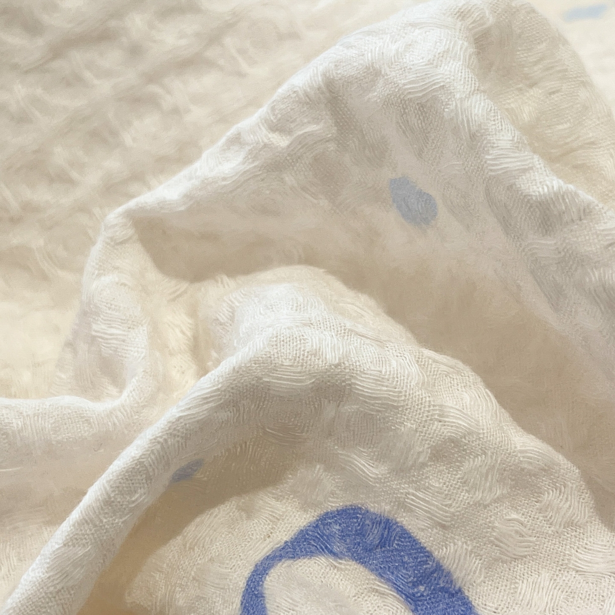 91家纺网 家纺一手货源 找家纺 莱茵家居 2026新款A类全棉华夫格印花贝壳边套件-华夫系列 华夫-蓝铃