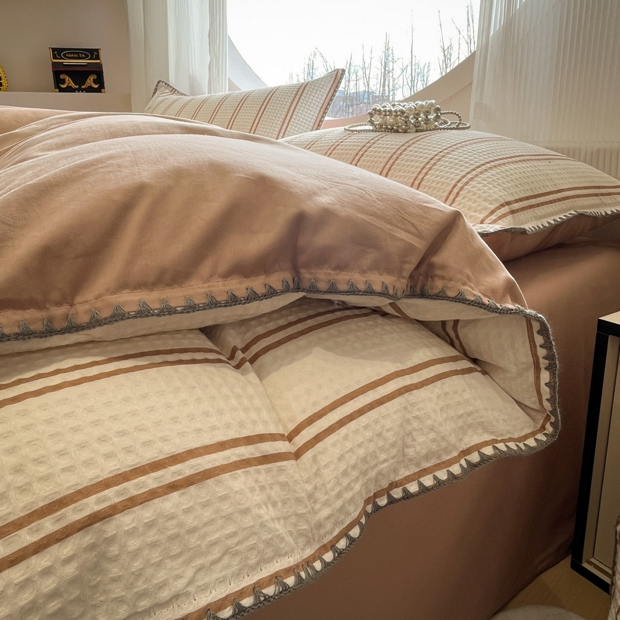 91家纺网 家纺一手货源 找家纺 莱茵家居 2026新款A类全棉华夫格印花贝壳边套件-华夫系列 华夫-拿铁