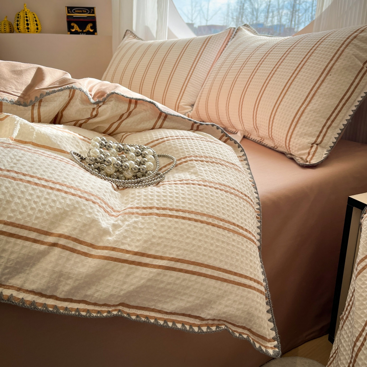 91家纺网 家纺一手货源 找家纺 莱茵家居 2026新款A类全棉华夫格印花贝壳边套件-华夫系列 华夫-拿铁